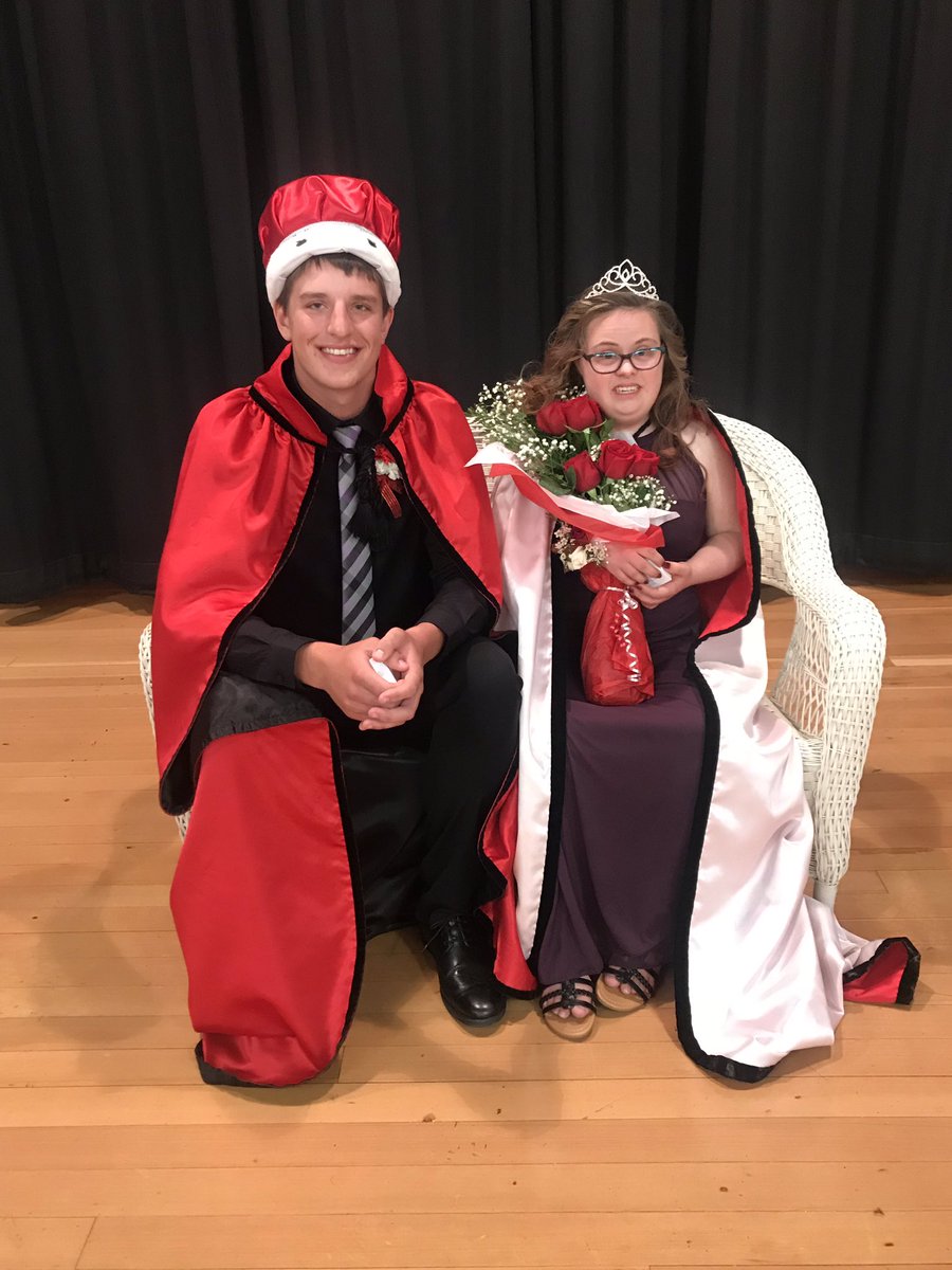 CardsCPS's tweet photo. CHS 2019 Homecoming Royalty! 👑Congratulations to Queen Sakkara Pruett and King Seth Nelson!! https://t.co/7a48dFUAC2