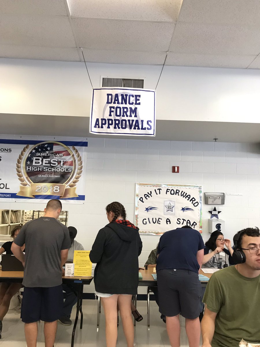 FHCStuCo_'s tweet photo. Catch you at hoco in 10 days!🐠
If you haven’t already, buy your tickets at lunch this week for $15 or next week for $20. The last day to buy tickets is Wed 9/25. 
The homecoming ticket table is in the back of the lunch room. There are signs, you can’t miss it! https://t.co/9FNKdESmKK