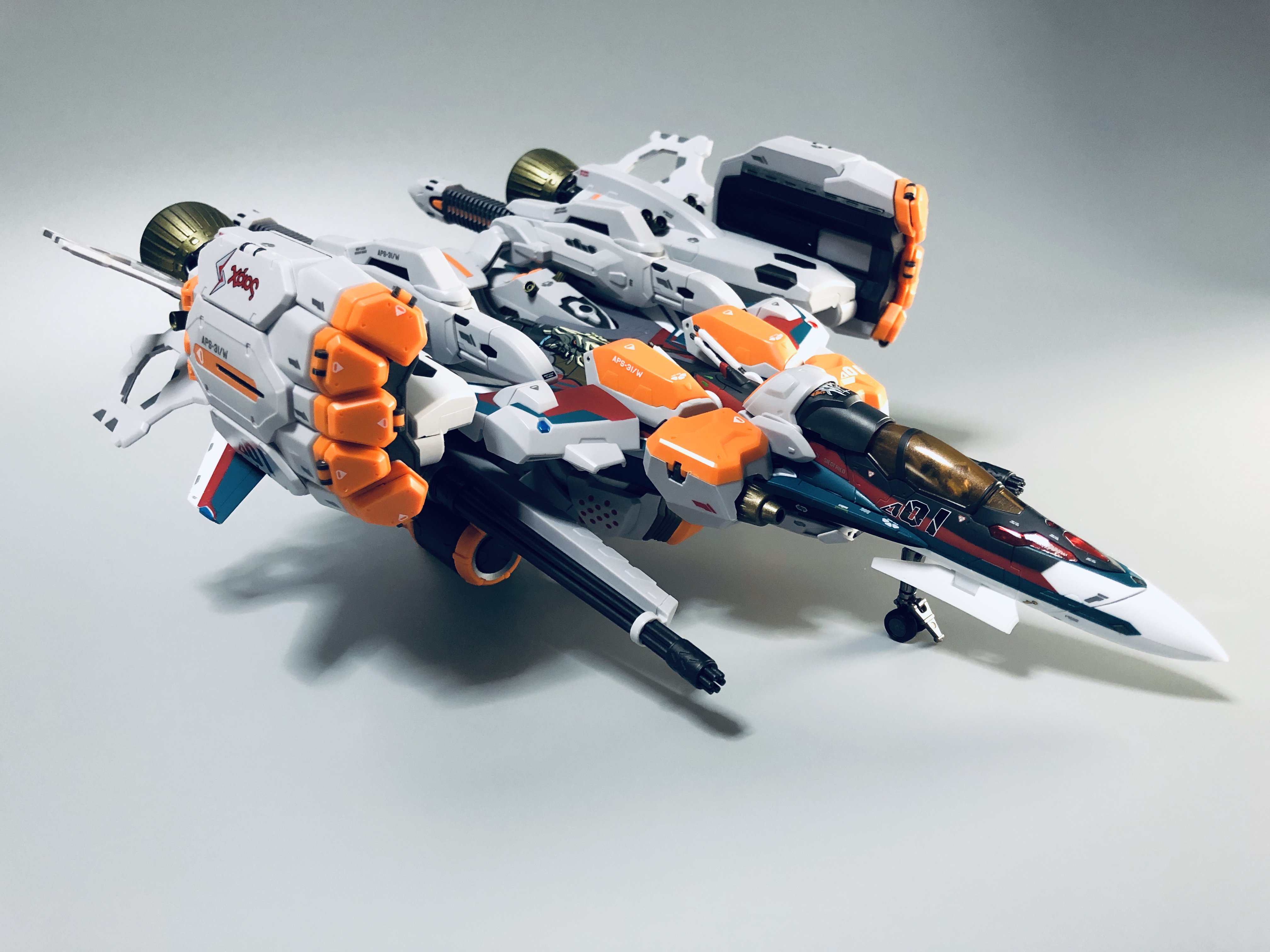 ラグナの金魚 Vf 31s アーマードジークフリードファイター形態 Vf 31sアーマードパック装備のファイター形態です 物凄い情報量 マルチパーパスコンテナには 105mm連装対艦対空両用速射ビーム旋回砲塔asawb M55 を装備していますが ファイター