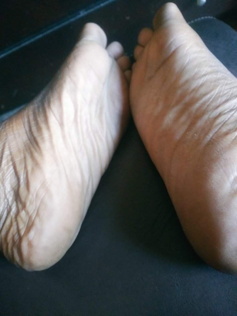 Florida98444150's tweet photo. You wish you could be here under my feet don't you?
#ebonyfootdomme #footworship #footslave
#RT_Pup #rtgame https://t.co/iUbx9MKO00