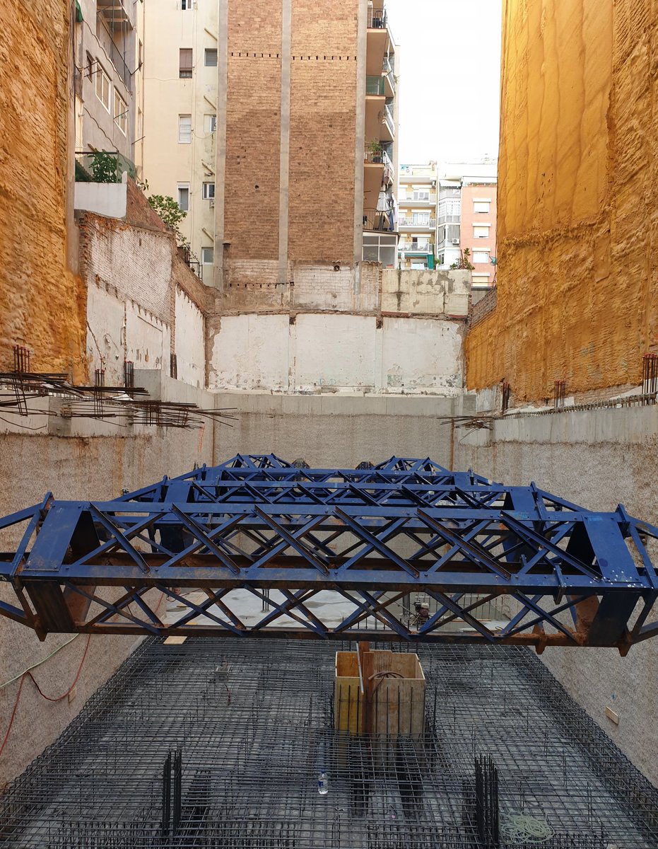 JoseGonzalezAT's tweet photo. Ejecución de #losadecimentacion en varias fases, ejecutando juntas de hormigonado prácticamente verticales con la colocación de #nervometal.
.
Arquitecto @manelroger
https://t.co/8vbMZOICgd
.
Arquitecto Técnico @josegonzalezarquitectotecnico, https://t.co/xZPJdiO8FV https://t.co/z3Nfgi8H1i
