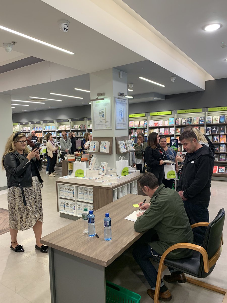 GillHessLtd's tweet photo. #megasigning @easons #mycrazywold #christydignam @simonschusterUK @DamianCorless @OfficialAslan https://t.co/WgwaYNd7TA