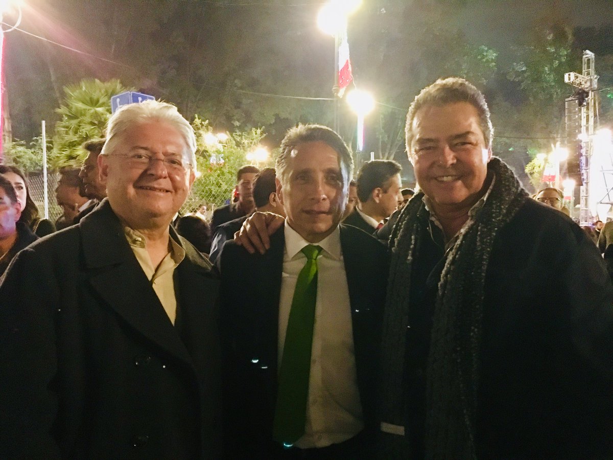 Luribem's tweet photo. Festejando el grito en coyoacan con el alcalde manuel negrete y el gran doc Rodolfo Ocampo https://t.co/b5v8FxU3FM