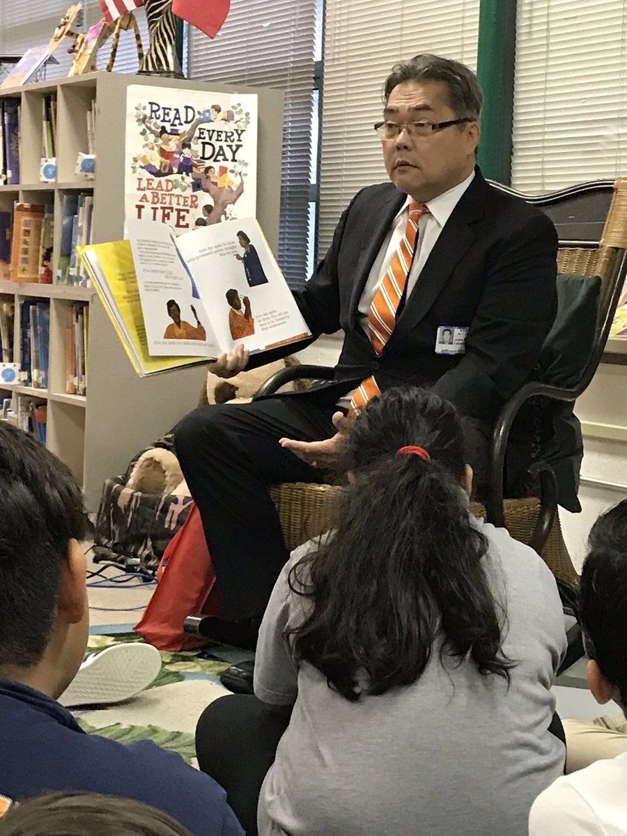 Landinthebooks's tweet photo. Our scholars enjoyed Constitution Day &amp; honoring Barbara Jordan! A big THANK YOU goes to our first special guest reader, John Nechman! The book, What Do You Do With A Voice Like That! is a must read! 📚@JeffersonES2 @Nechlaw @thehba #ConstitutionDay #JeffersonProud https://t.co/D2oli91la6