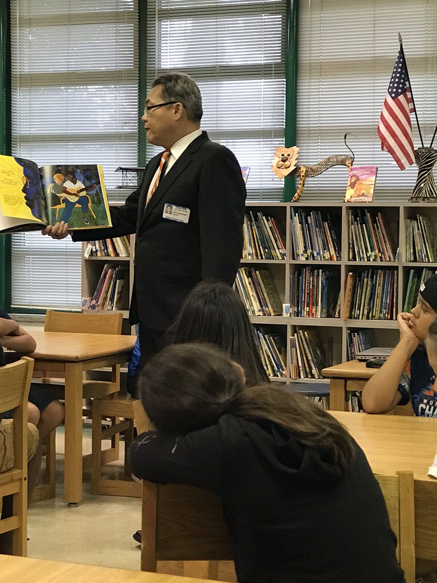 Landinthebooks's tweet photo. Our scholars enjoyed Constitution Day &amp; honoring Barbara Jordan! A big THANK YOU goes to our first special guest reader, John Nechman! The book, What Do You Do With A Voice Like That! is a must read! 📚@JeffersonES2 @Nechlaw @thehba #ConstitutionDay #JeffersonProud https://t.co/D2oli91la6