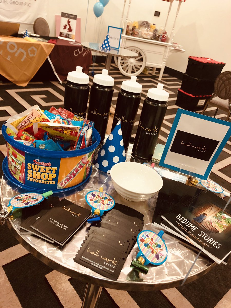 GemmieGemma's tweet photo. A day of networking @AdvantageHQ @WINHQ talking everything @HallmarkHotels #LGH....met so many great people! #chatting #hotelhero #10thbirthday https://t.co/3xGkDfqWrU