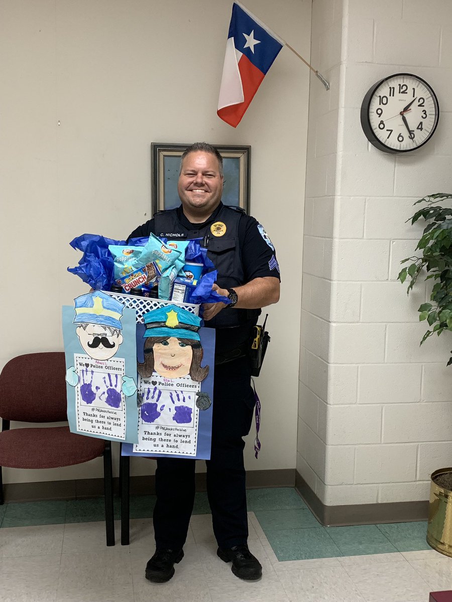stacigary's tweet photo. We appreciate our student resource officer, Officer Nichols, and we will always #BackTheBlue! #TaftTribe #PNGproud #EveryPieceMatters #WeLeadTX https://t.co/bTLRYRLmq9