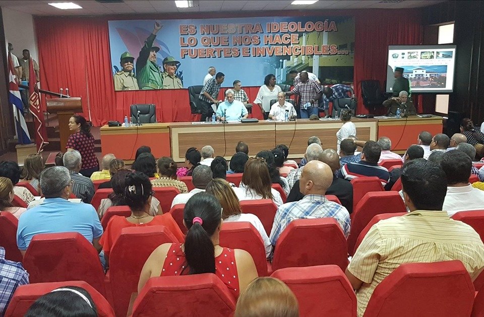maycmkx's tweet photo. El Presidente Cubano constata hoy la implementación de las medidas de ahoro por situación energética que enfrenta el país a causa del recrudecimiento del bloqueo de los US contra #Cuba. En este día @DiazCanelB ha visitado Guantánamo, Santiago de Cuba y ahora en Granma #SomosCuba https://t.co/mutbiQVcGx
