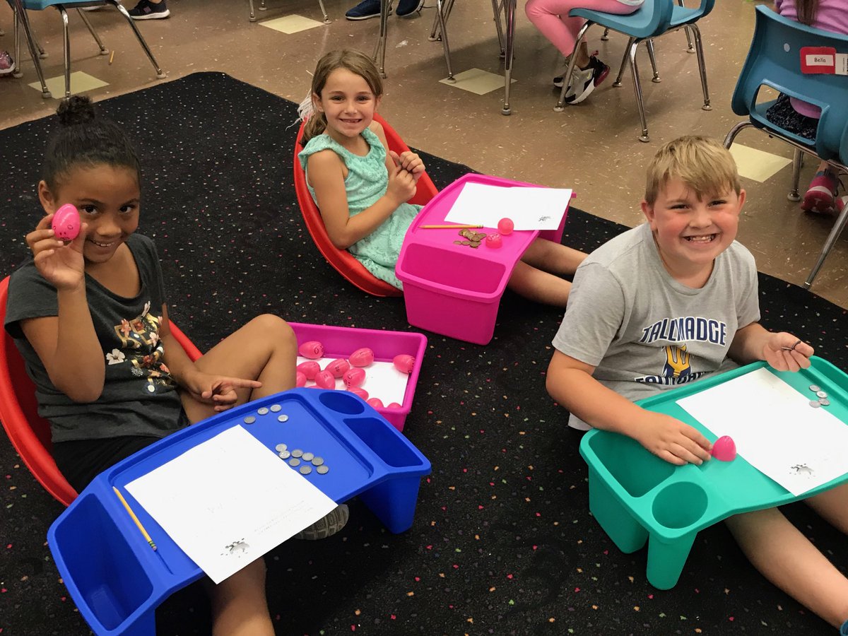 JulieNeidert's tweet photo. Working during math centers today counting collections of like coins! Such hard working kiddos!!! https://t.co/Pf1nYtDiir