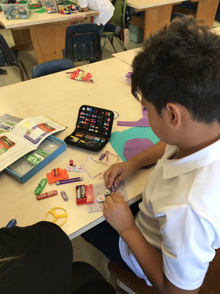ftwtxteacher's tweet photo. After school Makerspace Lab! Sewing and Lego building @MHMooreElement1 #STEM #makerspace @xavinana1979 https://t.co/oG9MsdfZXo