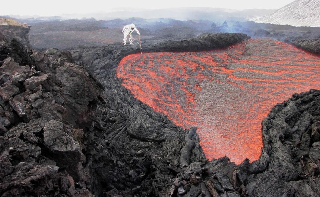 Почему извергаются вулканы. Вулкан мон пеле извержение. Этапы извержения вулкана. Температура магмы. Температура в вулкане при извержении.