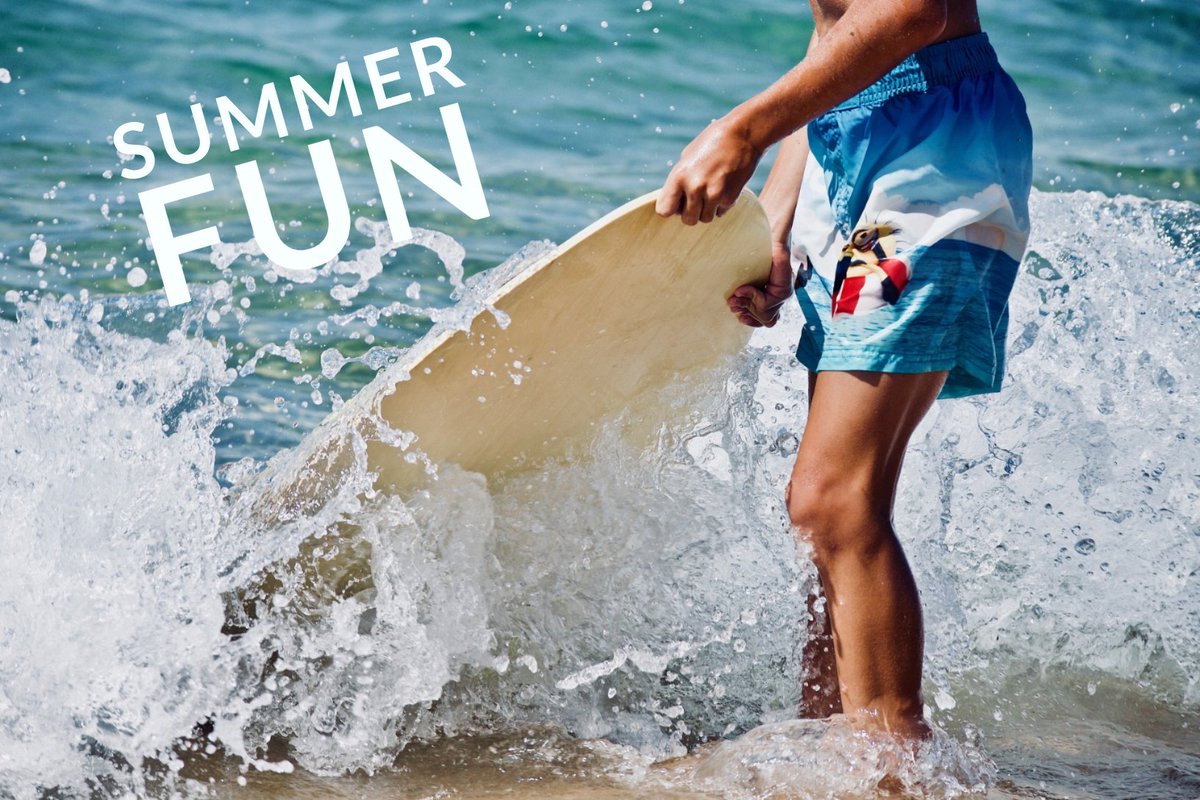 оказывается летом. детям о дружбе. фотосессия на море. отдыхающие на пляже. солнечная девушка.