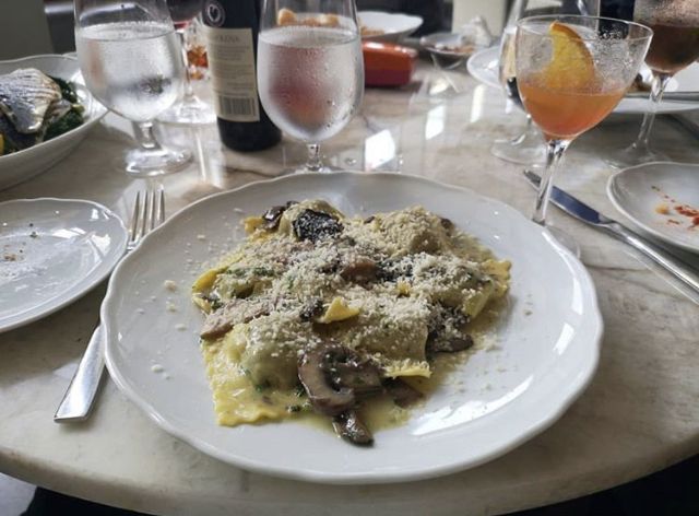 Simple elegance at Aria 
#torontodining #italianrestaurant

📸 IG: jessoddi