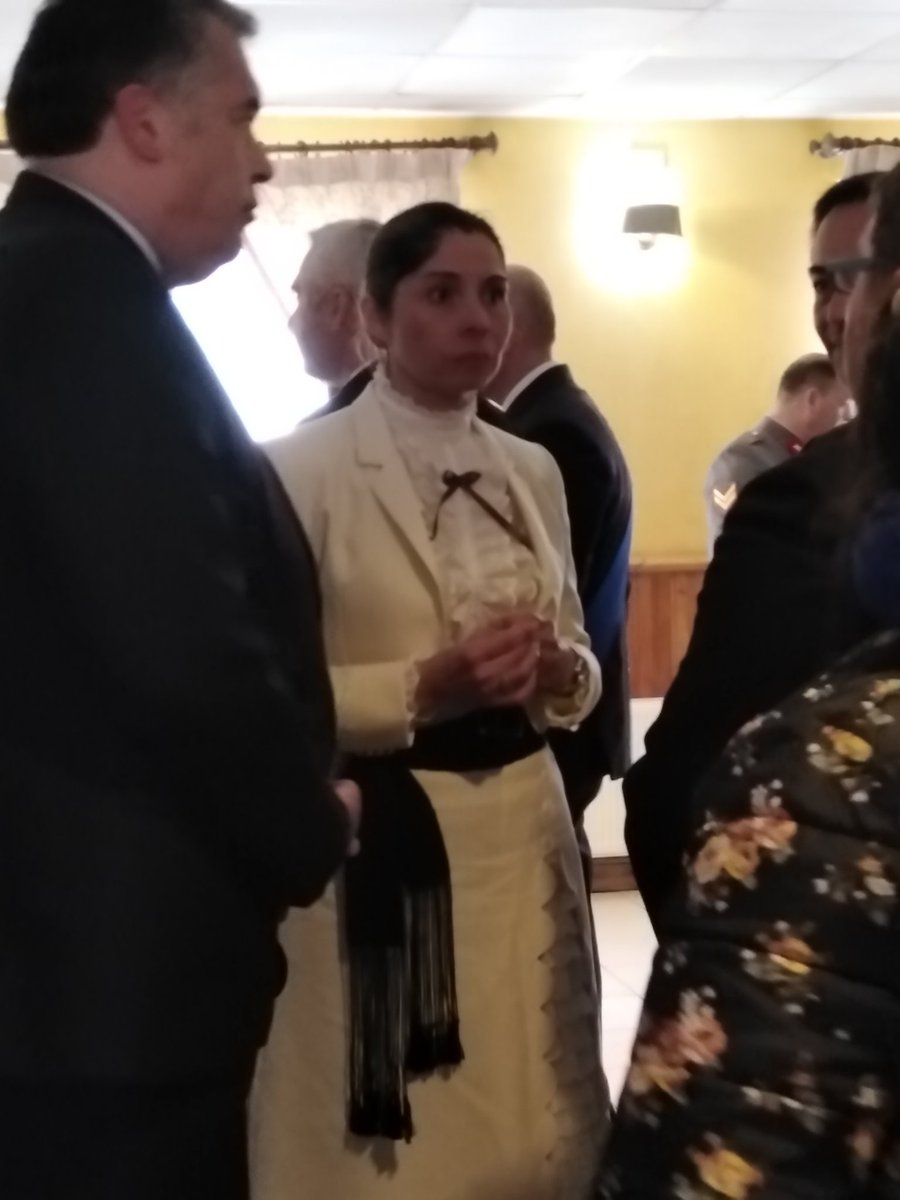 Sendaaysen's tweet photo. Al término del Desfile Militar, la @direcsendaaysen se trasladó rápidamente para poder participar junto a las Autoridades Regionales del #VinoDeHonor
#EligeVivirSinDrogas https://t.co/bk8neI2eRc