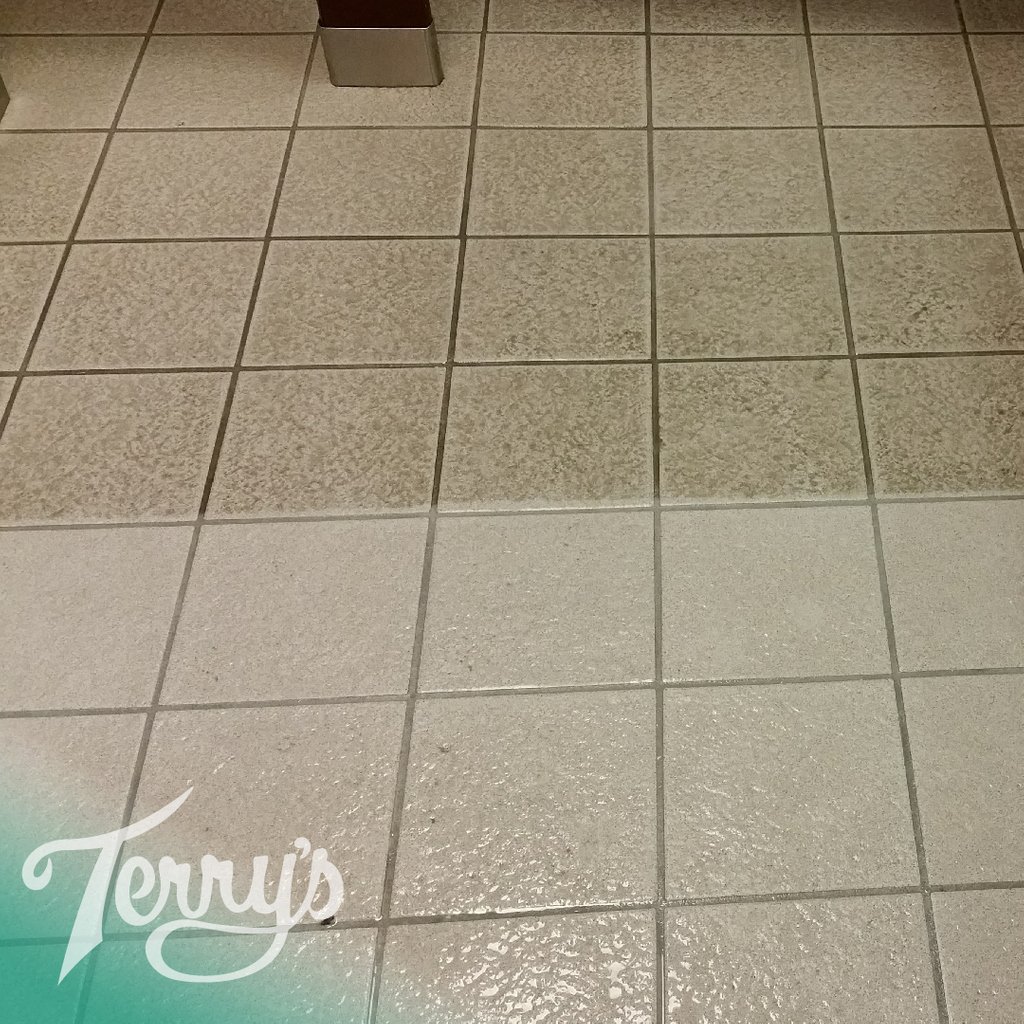 TerrysClngRest's tweet photo. Professional tile and grout cleaning, leaving your floors looking years younger.

#tile #floor #carpet #hardwood #cleaning #goshen #goodofgoshen https://t.co/oZMEAVehtY