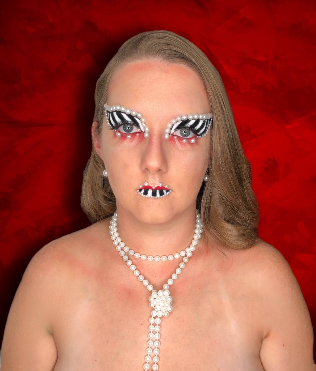 learnwithlib's tweet photo. Whatโs black & white & red all over? โค๏ธ๐ค
This is one of my personal favorites Iโve done so far! ๐
#whatsblackandwhiteandredallover #blackandwhitemakeup #stripedmakeup #stripedlips #flatbackpearls #pearlmakeup #pearlknotnecklace https://t.co/YRu3EI1pTH