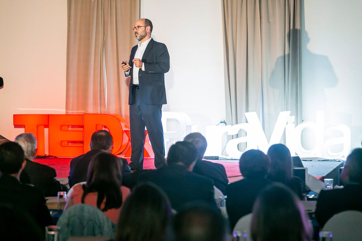 mariofhernandez's tweet photo. @TEDxPuraVida presentando sobre FinTech y Banca. Pronto subiré el video. https://t.co/sngKKbKZQF