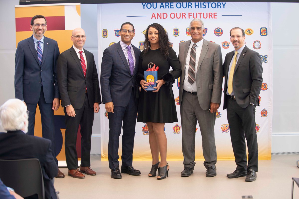 SmithEngQueens's tweet photo. From the 125th Anniversary @QueensEngineer
Faculty Awards earlier today in Mitchell Hall. A great way to honour the contributions of the some of our outstanding faculty members. Thank you all so much for coming. Photos and more: https://t.co/R1oFo0jDeV @queensu https://t.co/aOjXVtsU4u