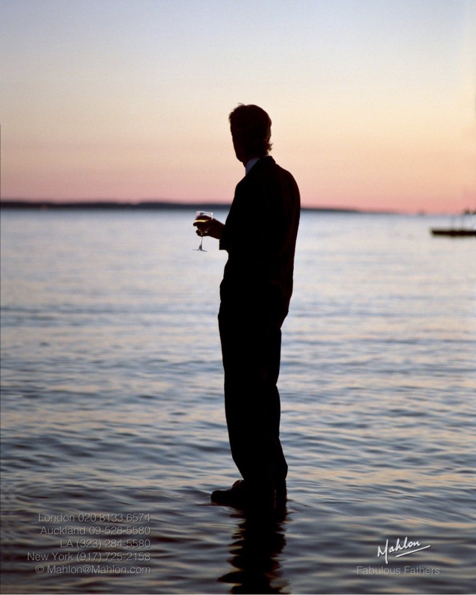 mahlonsmissives's tweet photo. A new meaning to reflecting on a sunset.⠀
⠀
#success #joy #happiness #happy #life #love #daddy #father #smile #dad #dads #fatherhood #dadlife #man #walkingonwater #husband #modeldad #CEO #producer 
#familyphotography⠀⠀ https://t.co/Mh0DkMqjR7