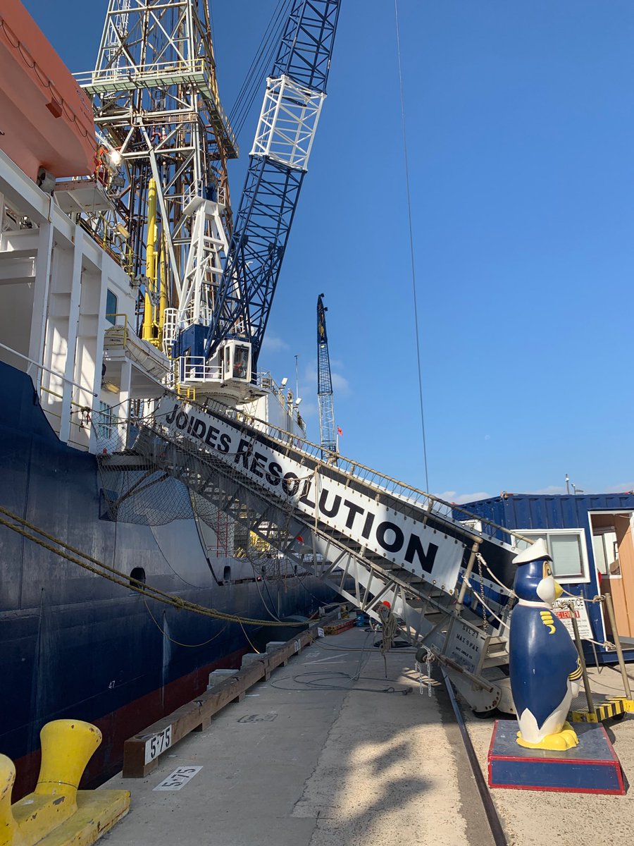 dnmsea's tweet photo. Joined group from @Scripps_Ocean for informative tour of @TheJR. Thanks for view into this unique research vessel. https://t.co/LZN6ZDOi8S