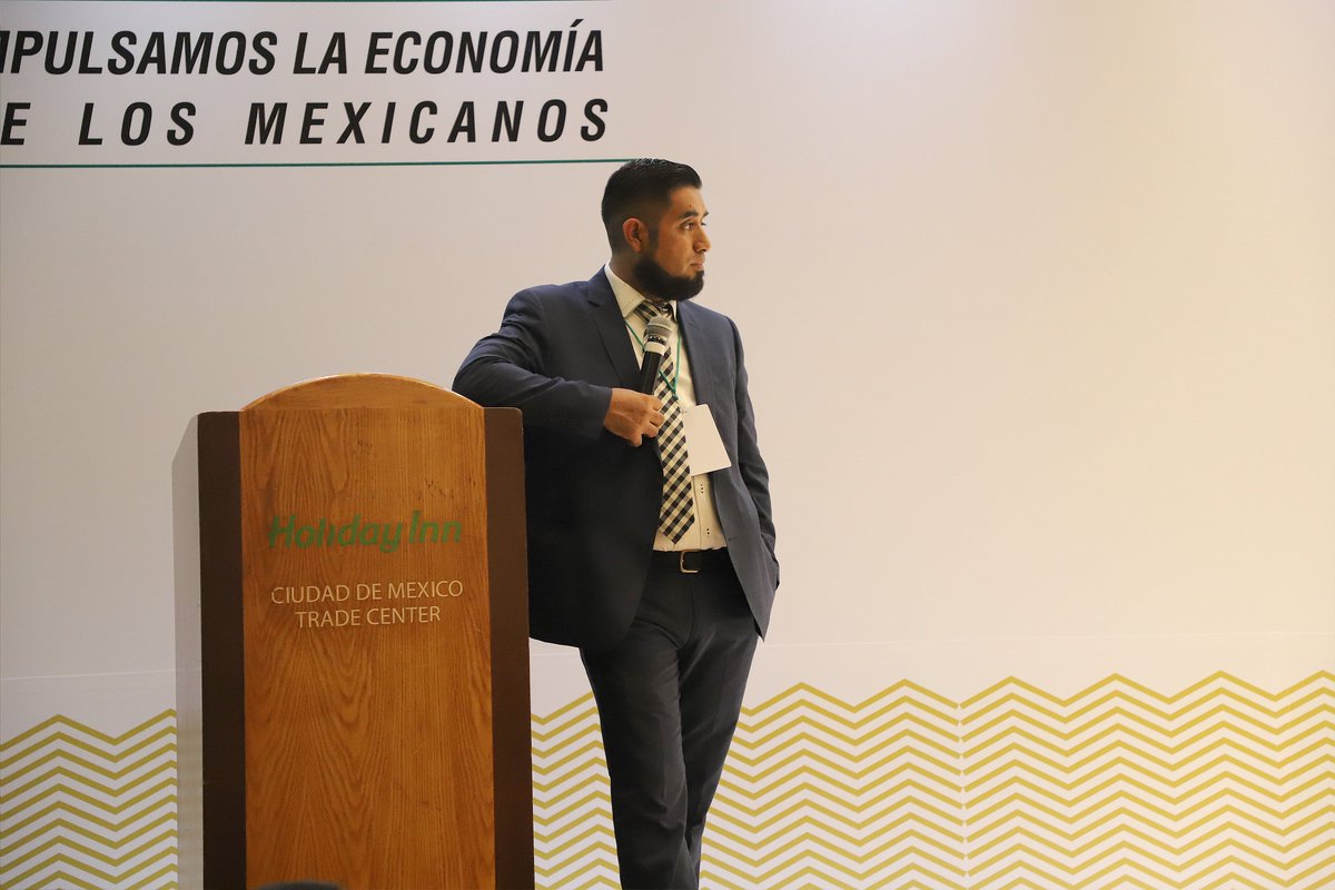 laconcamex's tweet photo. Luz Adriana Zermeño y Francisco Manuel Álvarez, parte del Comité de Comunicación Concamex, lidereando la mesa de trabajo enfocada en Semáforo de crisis de Comunicación. #Concamex #ForoConcamex #Cooperativizar #ForoComunicación https://t.co/LqqrXzsG7p