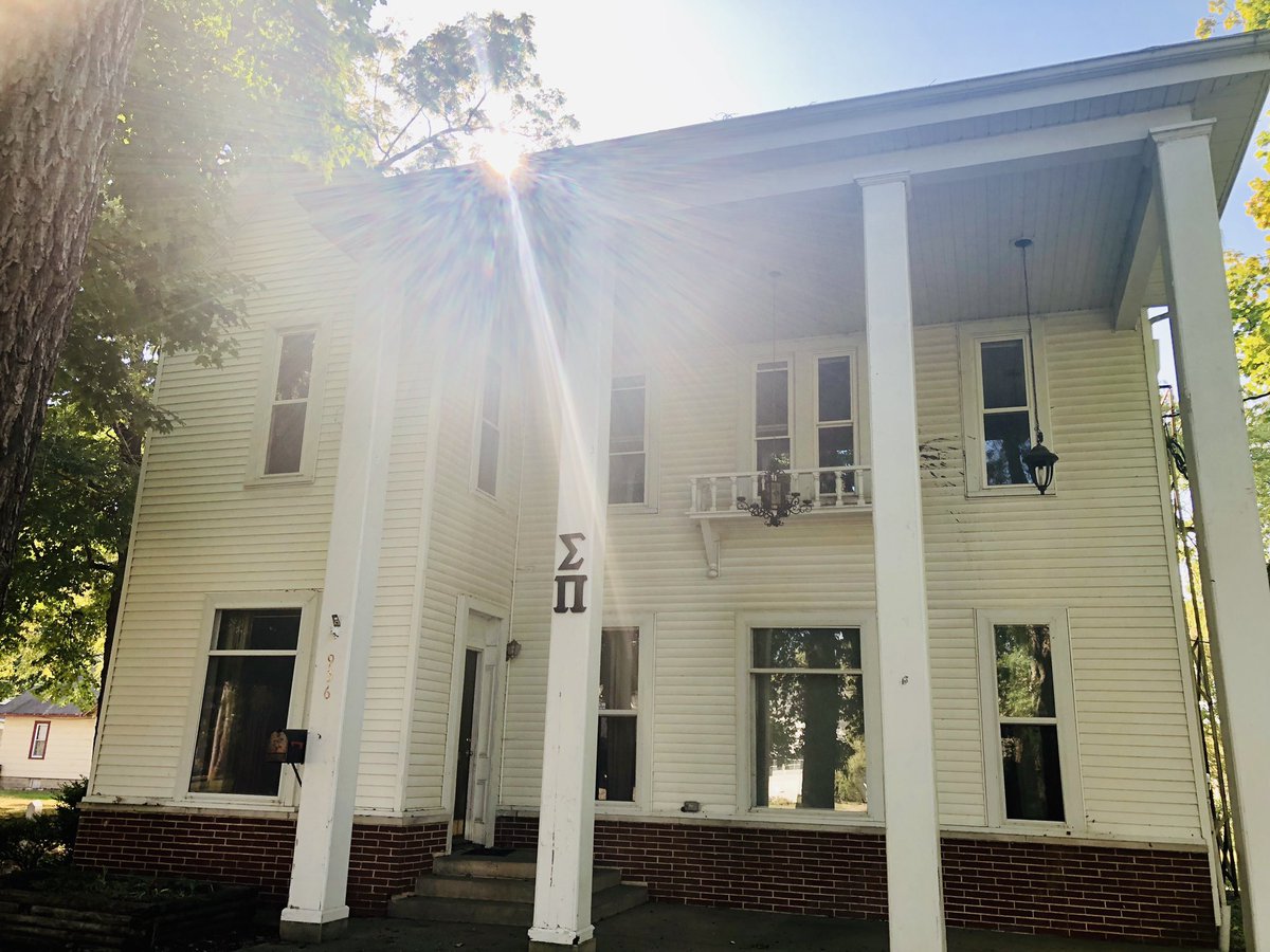 EIUSigmaPI's tweet photo. Come out to 956 6th St. Charleston @ 6pm to check out the BEST Fraternity house at @EIU! The house will have a $750k renovation done to it starting next week, and trust us, you’ll want to call this house your home! Oh, did we mention it’s the only off-campus chapter house at EIU? https://t.co/dpGhzuia96