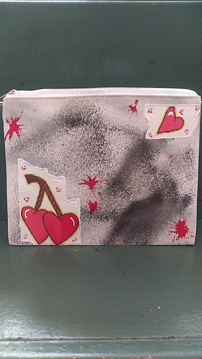 Wst_SdeArt's tweet image. Now Available Our Latest #LOGO WstSdeÄrt Handbag, Great To Carry Anything And Also Great For Everyone ( Men, Women &amp;amp; Kids ) 💥 Order Your Own To Rep The Brand Or To Fit Your Own Unique Personality ❣️
#BronxMade 🗽 #CustomHandPaintedDesigns 🖌️ #BuildUrDreamMovement #SmallBusiness