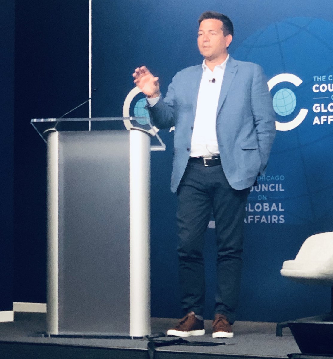 EditorThink's tweet photo. Innovation in the spotlight: @brianehoff explains the internal, seismic changes felt at @Exelon as he and his innovation teams kindled a startup culture inside a legacy energy organization. #stillgoing #humannetworks #DigitalTransformation #TWINGLOBAL #innovation https://t.co/sbSNhwhCtM