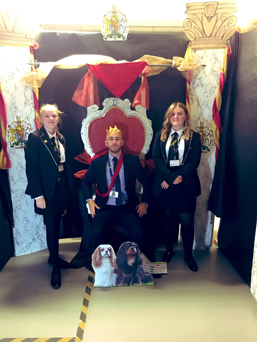 Kingswood_Acad's tweet image. *THE GREATEST CURRICULUM* We offer a broad curriculum of study that develops both students’ academic and creative abilities. Not to mention our character education programme that underpins everything #curriculum #creativestudy #charactereducation