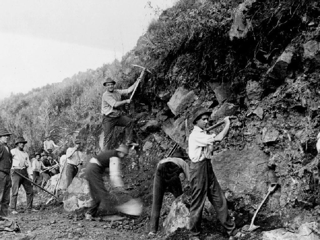 DThistory's tweet photo. Can you guess which epic road these WWI diggers are digging? Hint: construction started on this day in 1919 #OnThisDay1919  #100 https://t.co/JPQYIRWJt7 https://t.co/jVNUKHPUPa