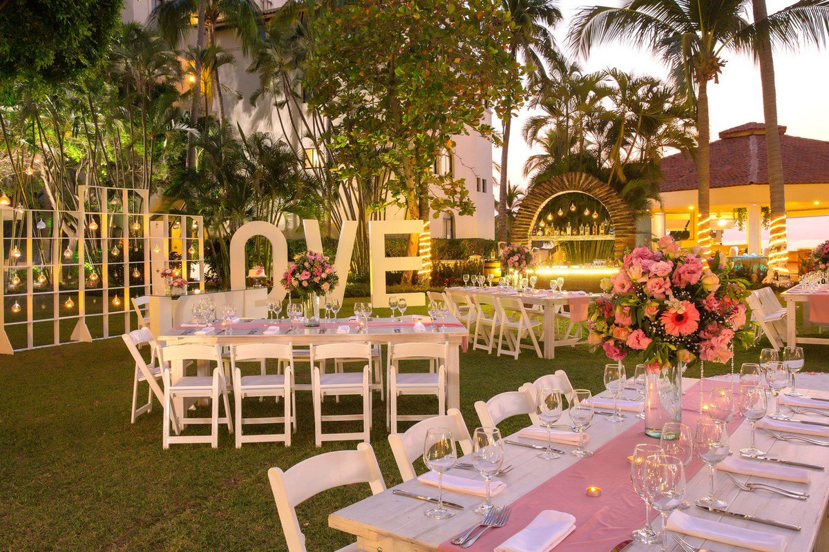 BarceloIxtapa's tweet photo. Tenemos todo lo que quieres, todo lo que necesitas y todo lo que puedas imaginar para hacer de tu boda, algo maravilloso. https://t.co/39TuFULpCC
#BarceloIxtapa #Ixtapa #BarceloMoments #Mexico #ixtapazihuatanejo
#visitmexico #ixtapabeach #Guerrero https://t.co/27Cc42pCl5