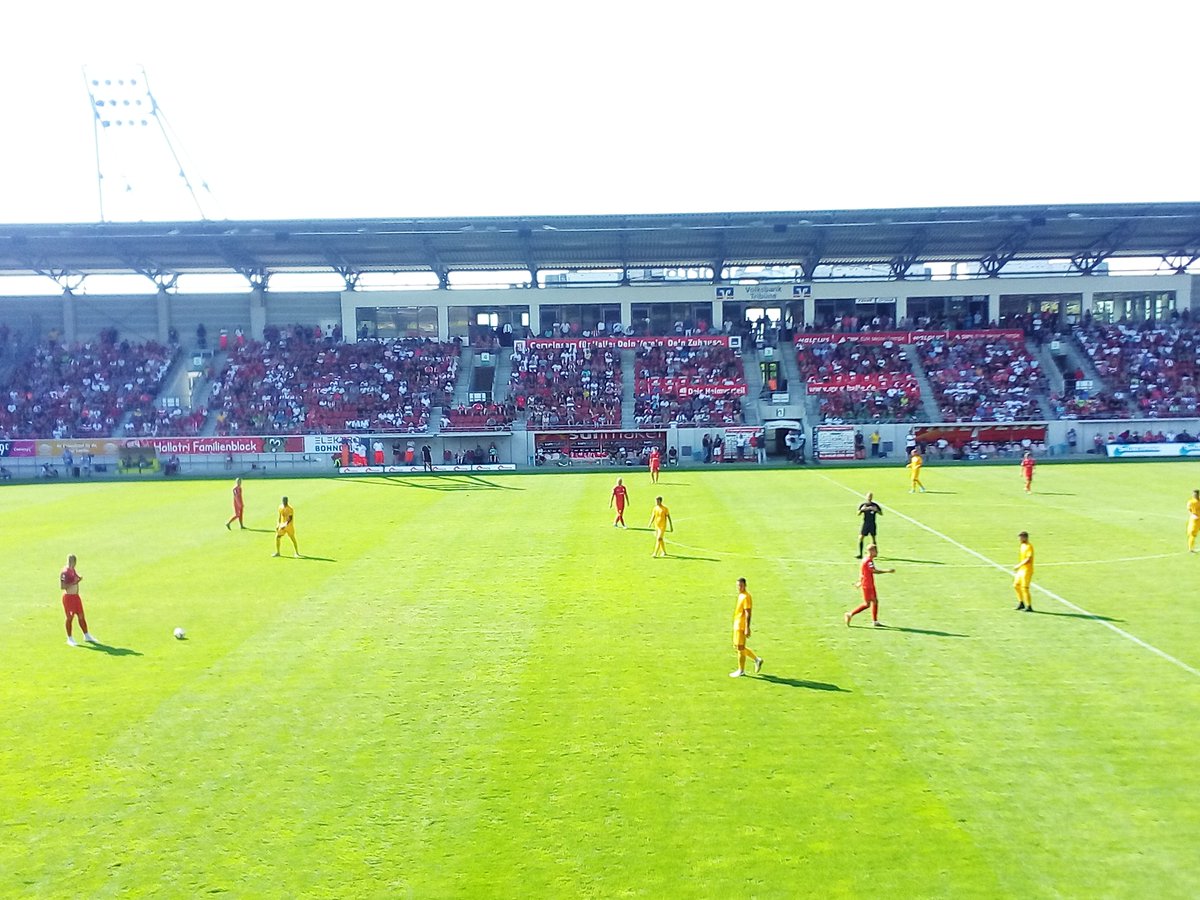 ticket08dotcom's tweet photo. 1:1 Halle spielt Remis gegen Ingolstadt und bleibt weiter einen Platz vor dem 1. Abstiegsplatz #FCI #HFC #HFCFCI @Schanzer @HallescherFC @ticket08dotcom    https://t.co/9bwd1EVWcO
https://t.co/Tm4H4rNGJV
https://t.co/NBsWu6EoZg
https://t.co/8ileZGx8Me https://t.co/aaOWQCvBWx https://t.co/1RB2POxbnc
