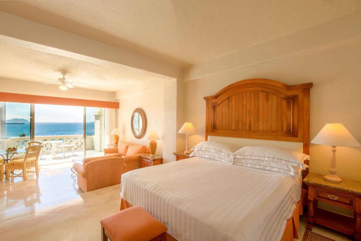 barcelokarmina's tweet photo. ¿Te imaginas despertarte y ver cómo te abraza el Océano Pacífico? Deja de imaginarlo y alójate con nosotros.
 
#BarceloKarmina #BarceloMoments #Manzanillo #Colima #visitmexico #visitmanzanillo https://t.co/e2CiU1WRic