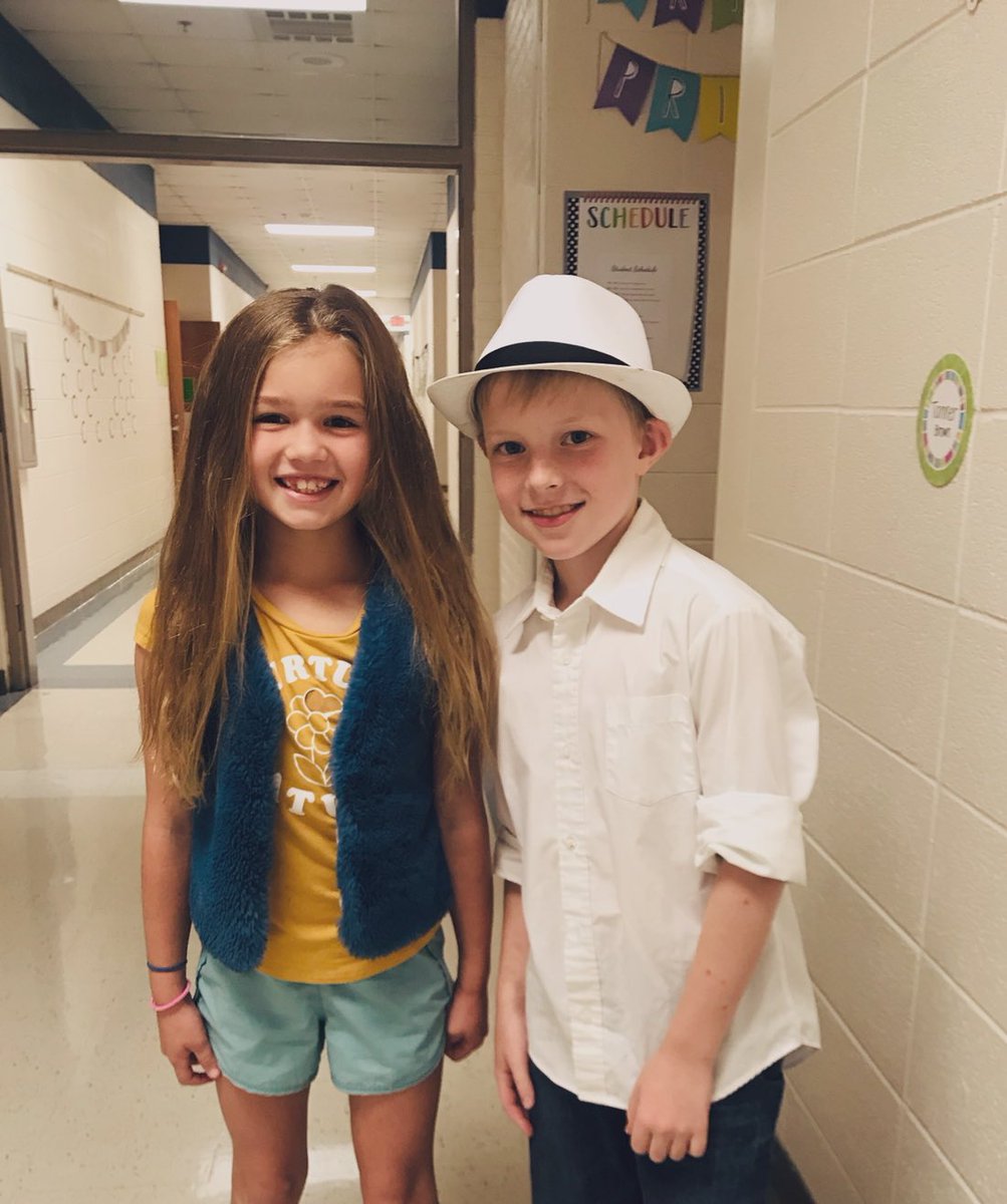 MrsFergusonAES's tweet photo. 70’s day! #groovy #Armucheehomecoming #AESthirdgrade https://t.co/sqibcx5dwf