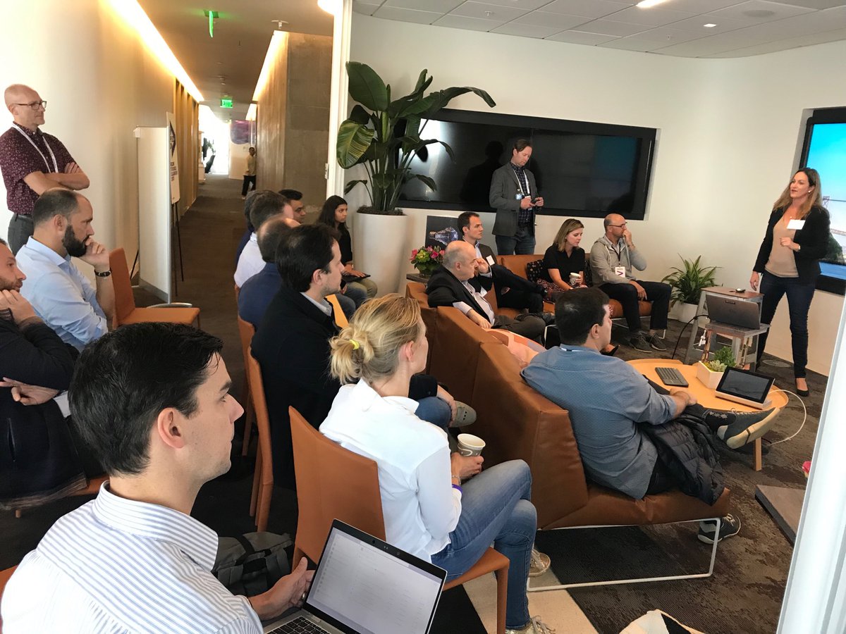 cthreeo3's tweet image. Innovation Full House #OOW19 #AccentureTechnology  #AccentureInnovation #telco #CSPs #media