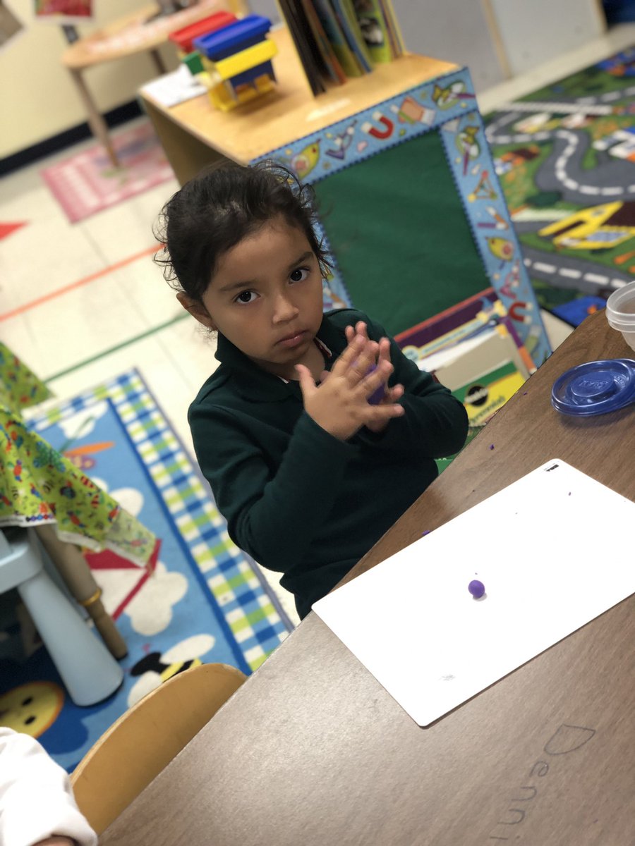 MrsDatreLB's tweet photo. Making one small and one large ball during Remember & Replicate!π #Tools_Mind #size #shape #quantity #around #privatespeech https://t.co/K2YVXDJHyk