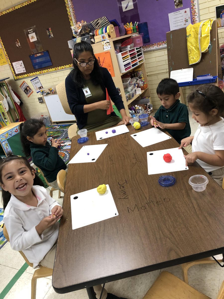 MrsDatreLB's tweet photo. Making one small and one large ball during Remember & Replicate!π #Tools_Mind #size #shape #quantity #around #privatespeech https://t.co/K2YVXDJHyk
