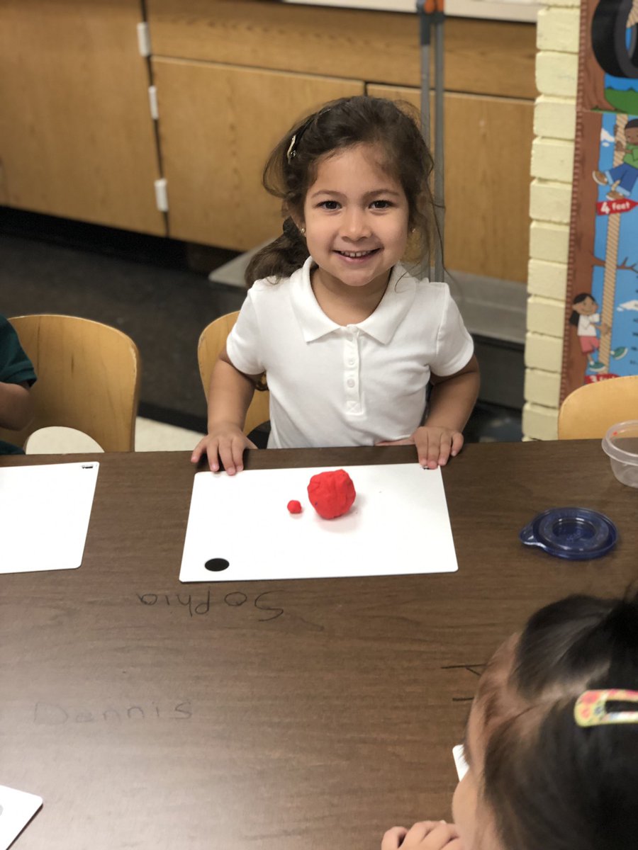MrsDatreLB's tweet photo. Making one small and one large ball during Remember & Replicate!π #Tools_Mind #size #shape #quantity #around #privatespeech https://t.co/K2YVXDJHyk