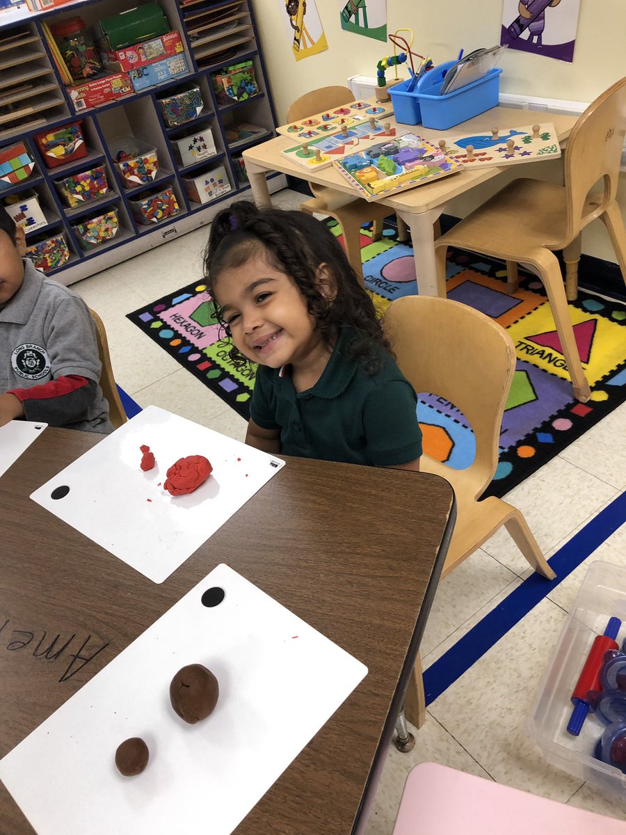MrsDatreLB's tweet photo. Making one small and one large ball during Remember & Replicate!π #Tools_Mind #size #shape #quantity #around #privatespeech https://t.co/K2YVXDJHyk