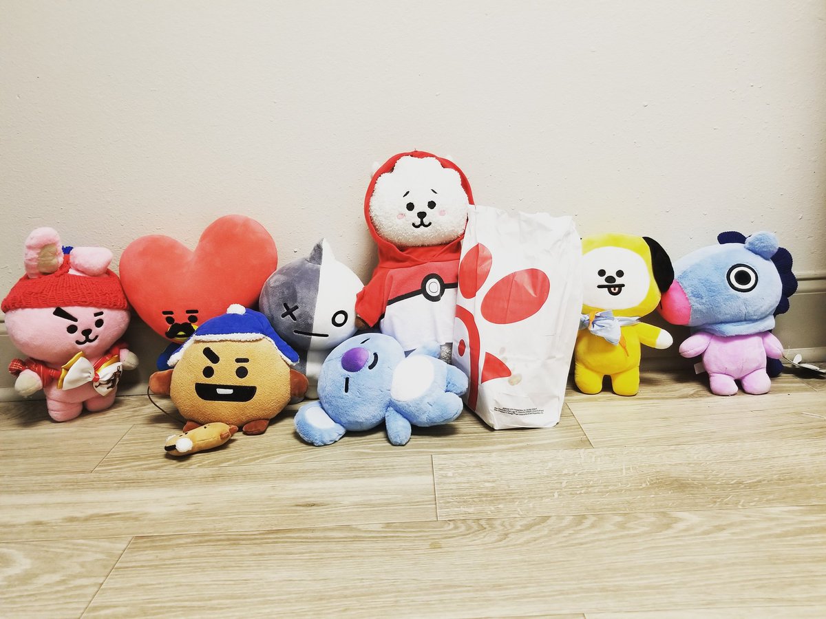 the_bt21's tweet photo. Nothing like making a pit stop at chikfila and suprising the gang! What's your favorite item? Happy hump day everyone! 
#btsofficial #bts #bt21 #bt21official #chikfila #yummy #humpday🐪 #squad #didigetenough #lotsofmouthstofeed #fulltummy #wherearethedrinks #groupshot https://t.co/uI0pGJrjms