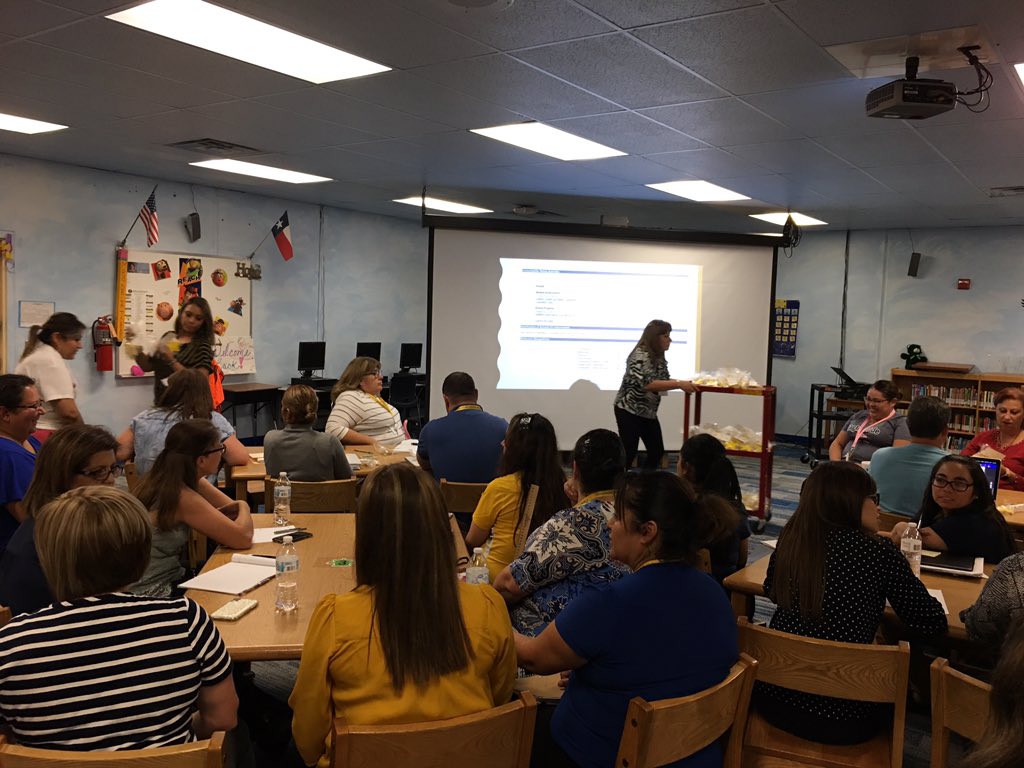 bgsoria15's tweet photo. We are all stars! @fmeeagles celebrating academic growth during our winning Wednesday #WeAreClint #studentsprogress https://t.co/qAAi6Vzwu0