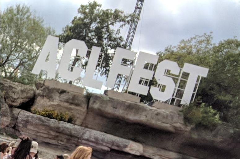Mix947Austin's tweet photo. #ACLFest2019 strives for #PositiveEnvironmentalImpact w/ their partnership w / #AustinParksFoundation for ATX . #ACLFest fans are a BIG part of the #SustainableWin for ATX! 🤘
Here are #1Things that can be done here ❤️https://t.co/wpMiA9g2E6 @fertbottom https://t.co/6k7dWdaWj1