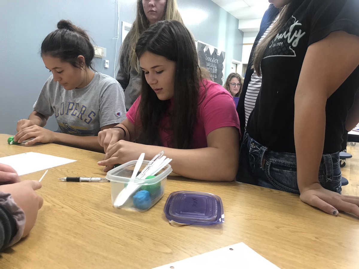 NebraskaAITC's tweet photo. It’s been a great day in Northwest Nebraska training Alliance, Minatare, and Garden County high school to be a part of the 2019-2020 Connecting Chapters Program! #agliteracy #learnthendo #ffa https://t.co/xkDArw5tK4