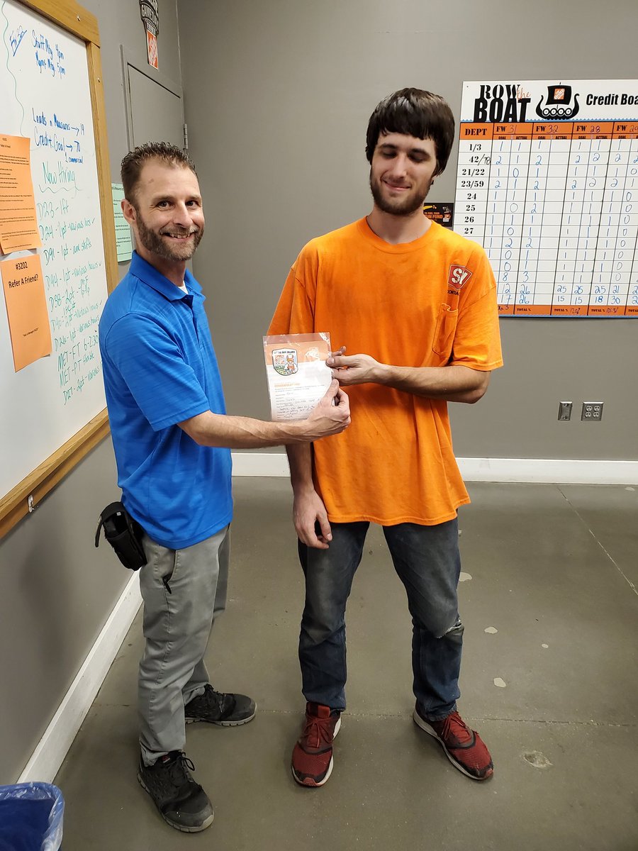 RaymondDailey89's tweet photo. Late night same page and some well deserved recognition! DS Jayson recognizing David for stepping in while they were short on the unload team and Ben for coming in early and setting up while Jayson was sick! Great job guys!!   @KellyConnors7 @GarganoTom @MattWorkmanTHD https://t.co/ZAaja2hJuG