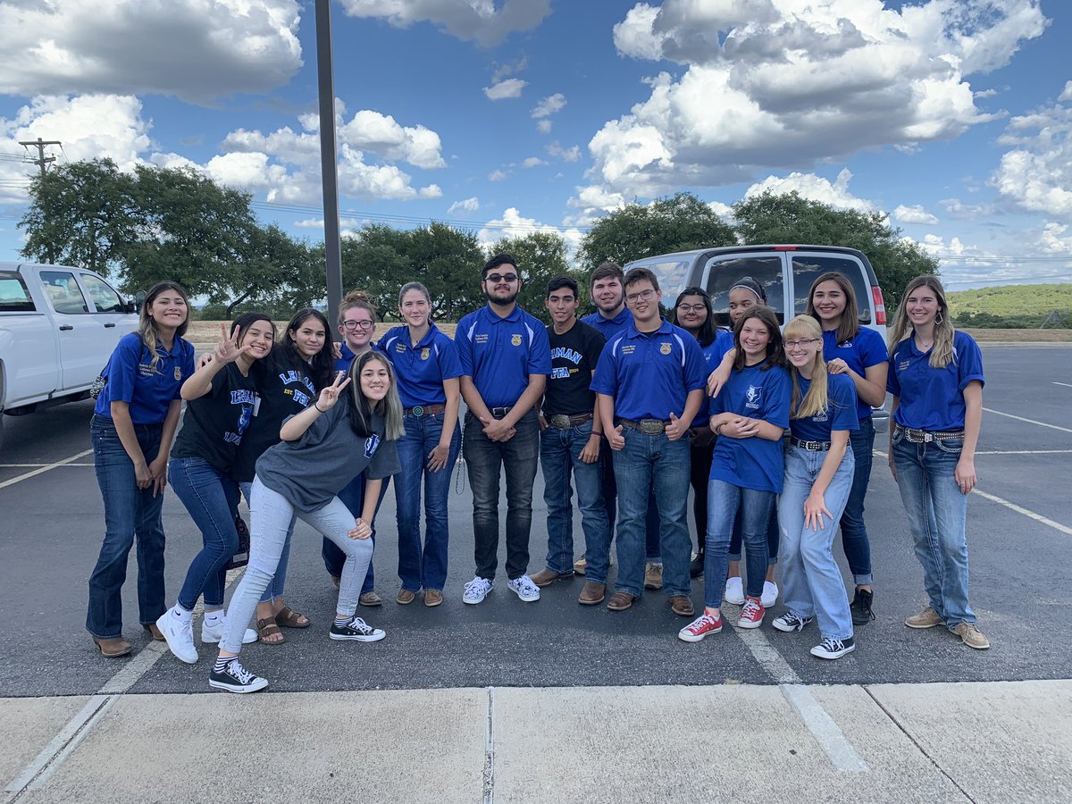 Lehmanffa's tweet photo. We had fun at the River District FFA meeting and leadership workshop! First trip of the year! #leadership #100percentHaysCISD #iCantiHaveFFA #minimaracas https://t.co/ucb9LbS50o