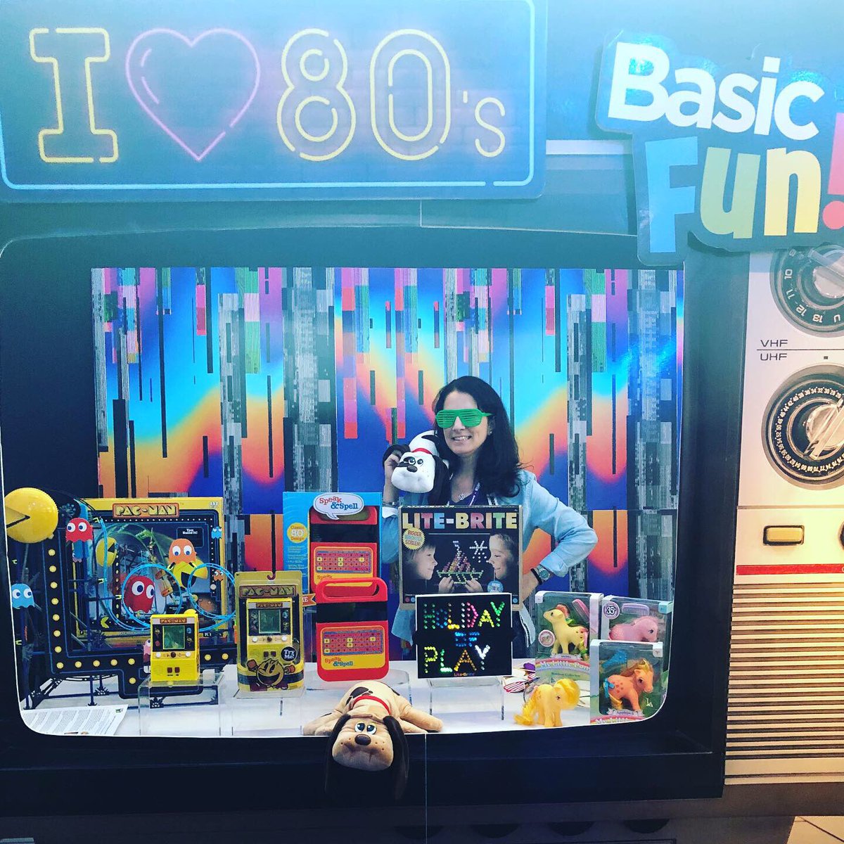 KidCongeniality's tweet photo. Feeling nostalgic after seeing some of the cool #Retro toys from @basicfuntoys at Holiday of Play! #holidayofplay #toyinsider #weknowplay #holidaytoys #hottoys #basicfunforthewin #retrotoys https://t.co/TcHbEEroRX
