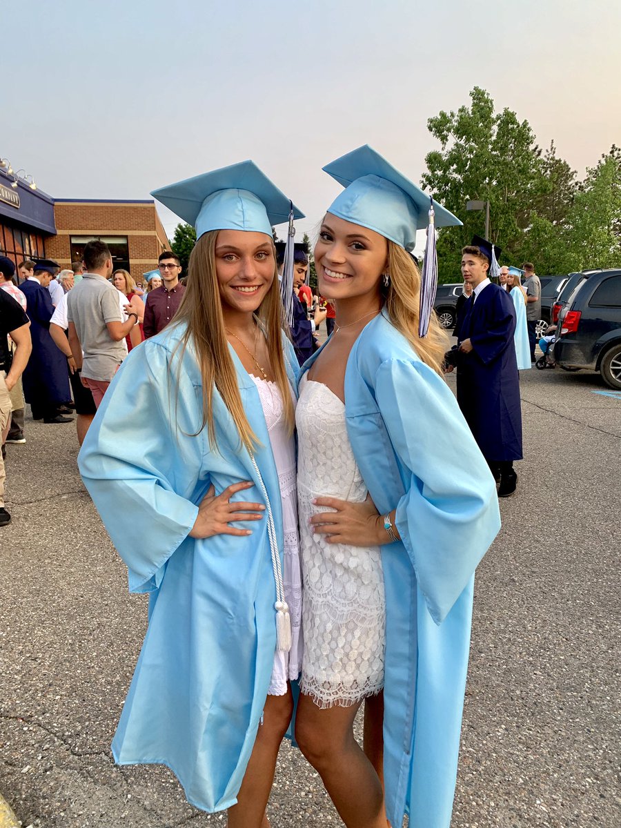 emilywagner__'s tweet photo. Happy Birthday Niessa🎉🎉🥳love you long timeee💗💗 https://t.co/h3SUiwVM5a