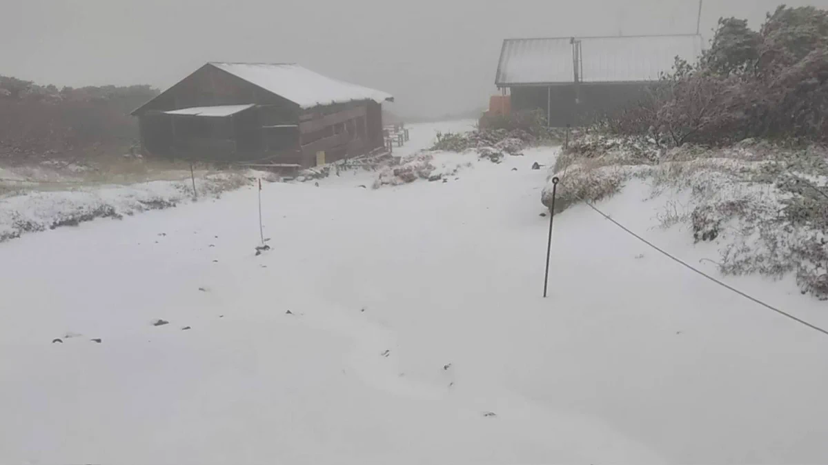 【今季初】北海道で9月の初雪が降った様子がこちら！！！！
