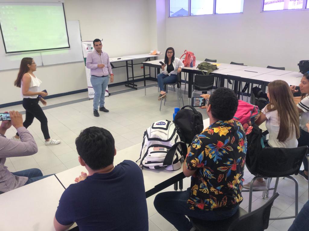 icojuvelag's tweet photo. #ReuniónDeTrabajo Para el Gobierno de Miguel Angel Riquelme Solis es importante mantener una estrecha y constante comunicación💬 con la #juventudCoahuilense para conocer sus propuestas, ideas e inquietudes.✅

Hoy visitamos a los jóvenes estudiantes de la Universidad #TecMilenio https://t.co/G9mLUPmDle