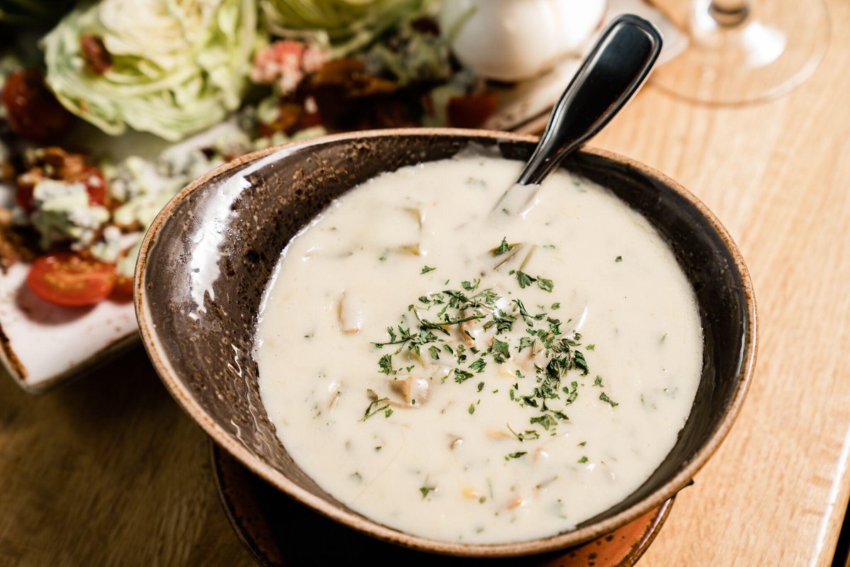 Soup season is coming and we're not mad at it. Nothing like some chowdah to warm the soul! ♨️🍁 #chowdah #falliscoming #happyasaclam #bostonseaport #seaportbos #districthall #bostonfoodie #eaterboston #foodies #bostonfood #bostoneats #seaport #bostonharbor #bostonfoodguide